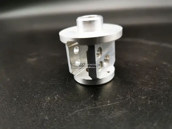 CNC机加工金属零件 16
