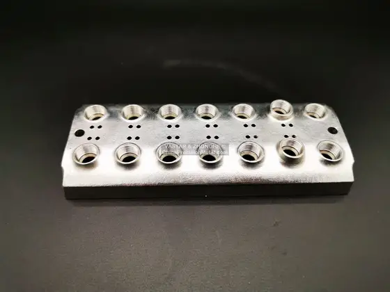 CNC机加工金属零件 4