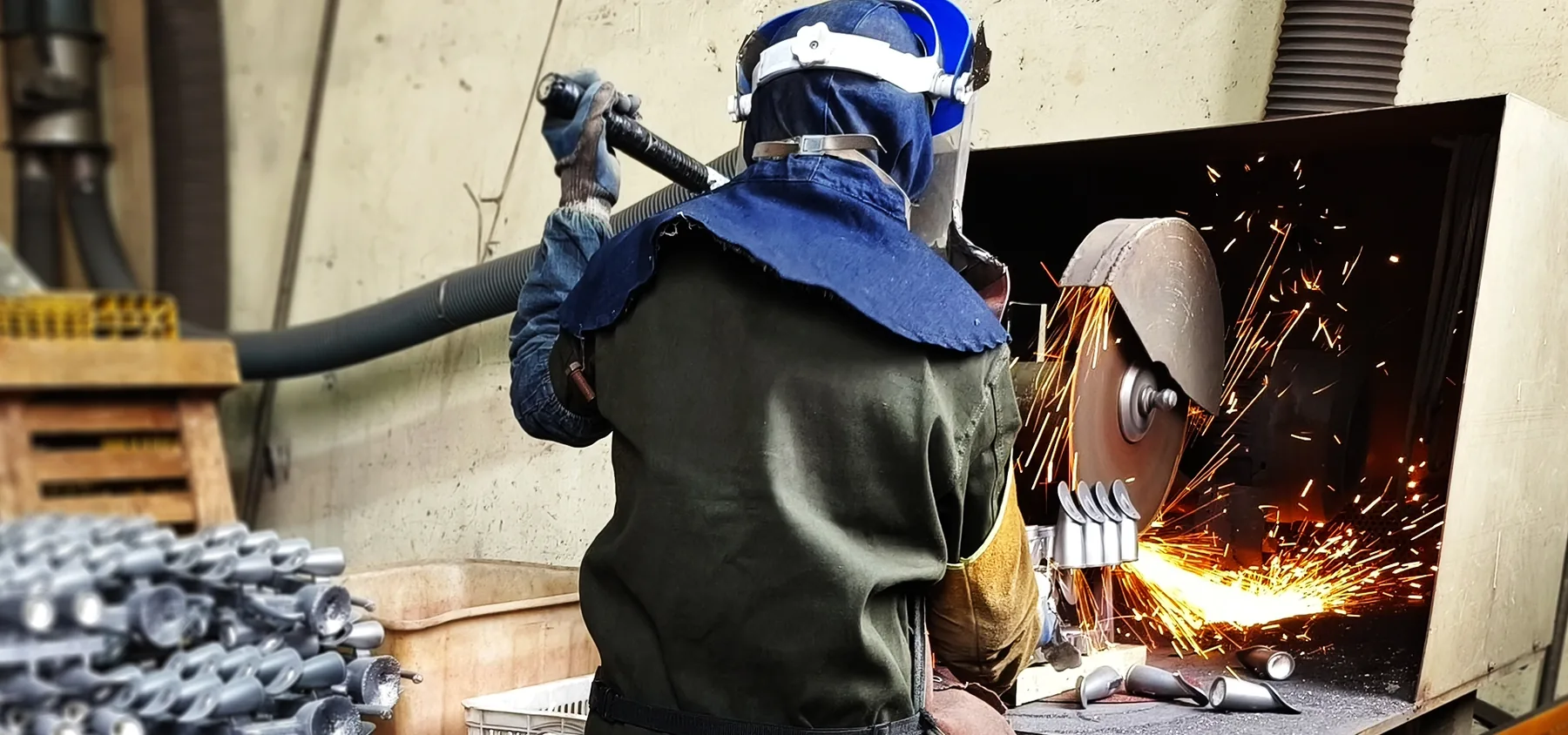 Casting cutoff operation in Qingdao