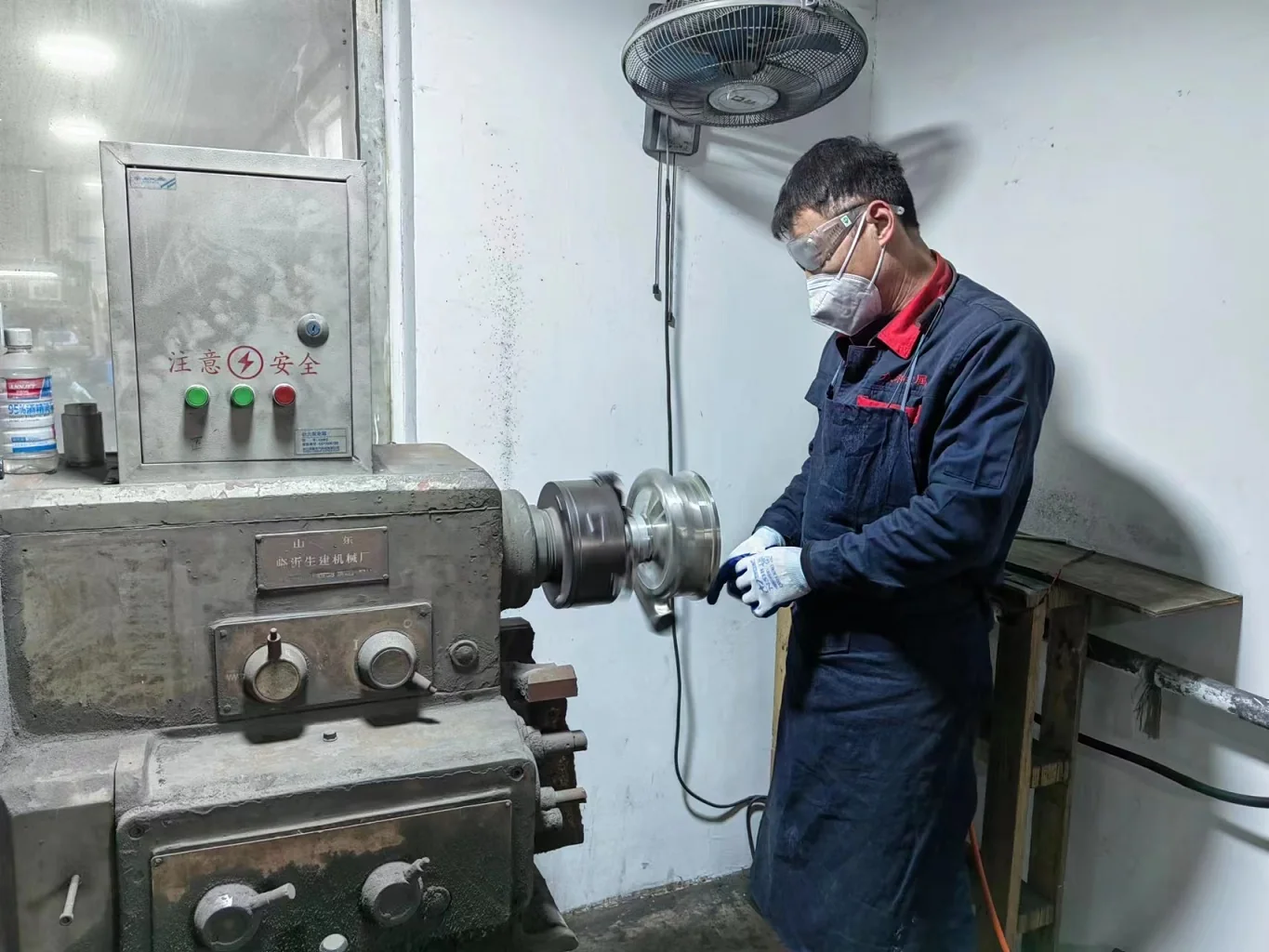 Mechanical polishing station